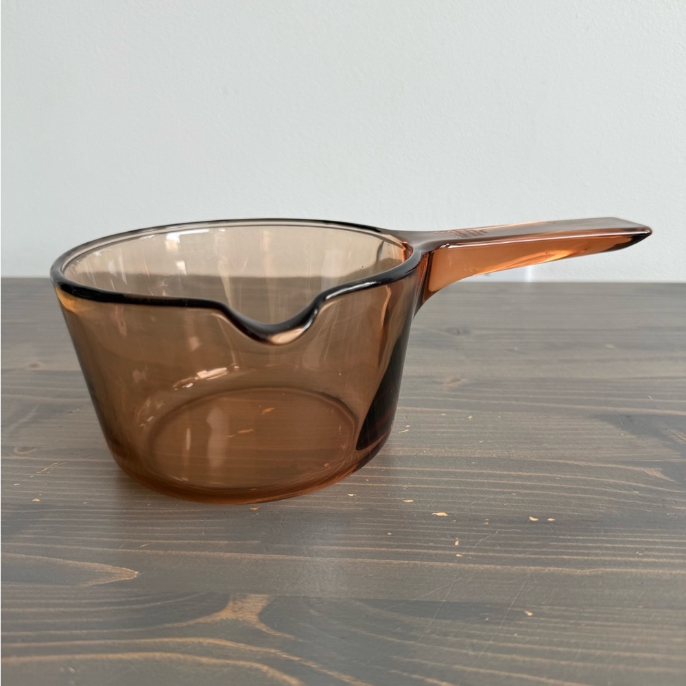 Vintage Amber Visions Corning sauce pot
with spout